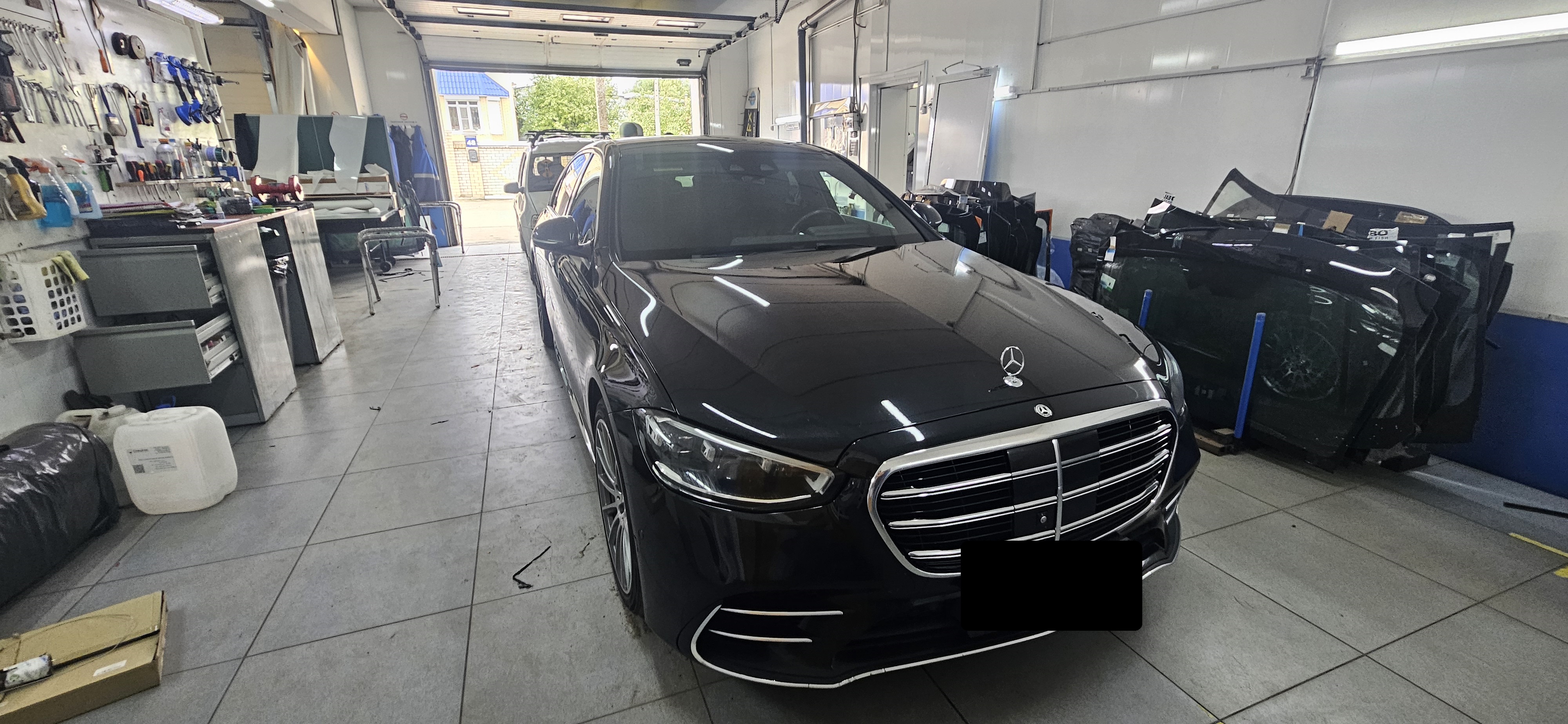 Замена стекла на Мерседес W223