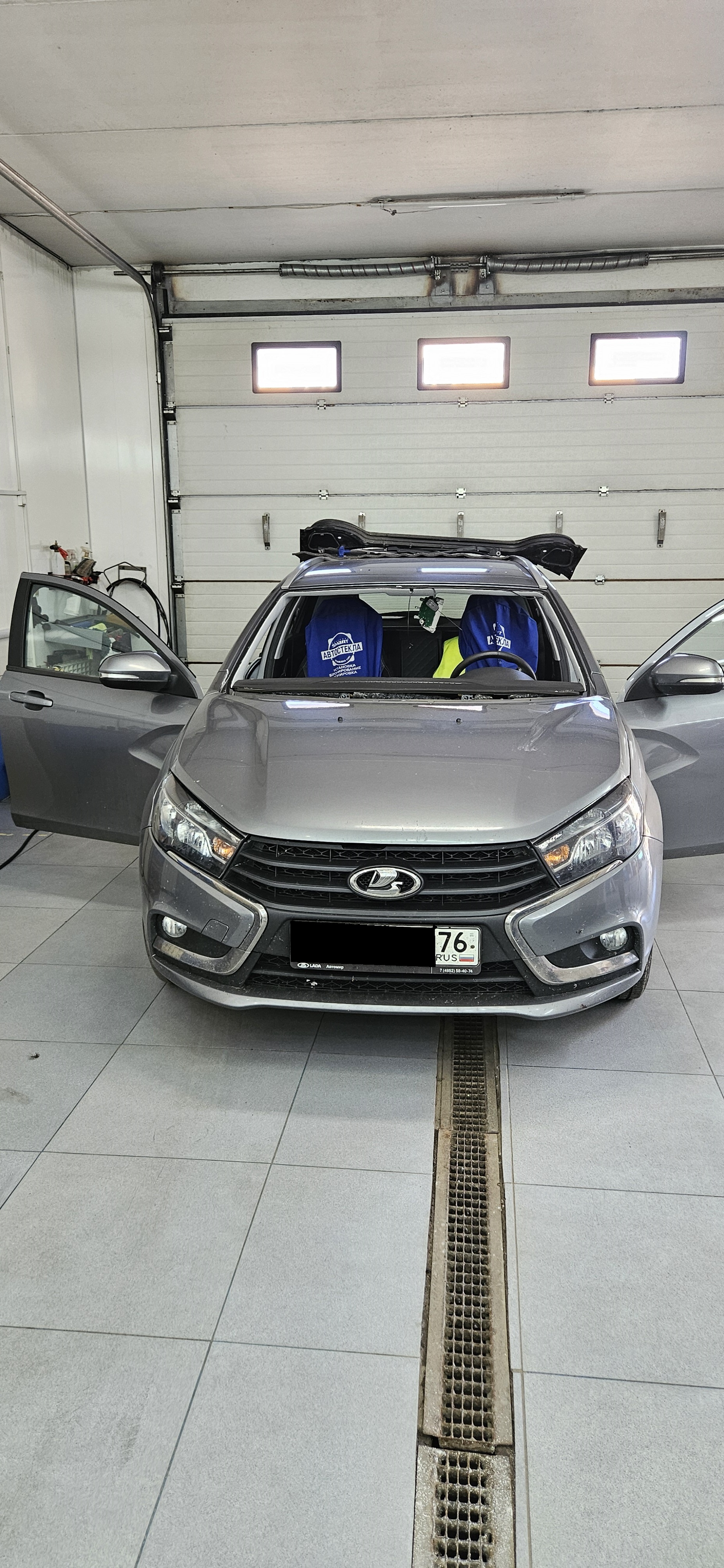 Замена лобового стекла на Lada Vesta