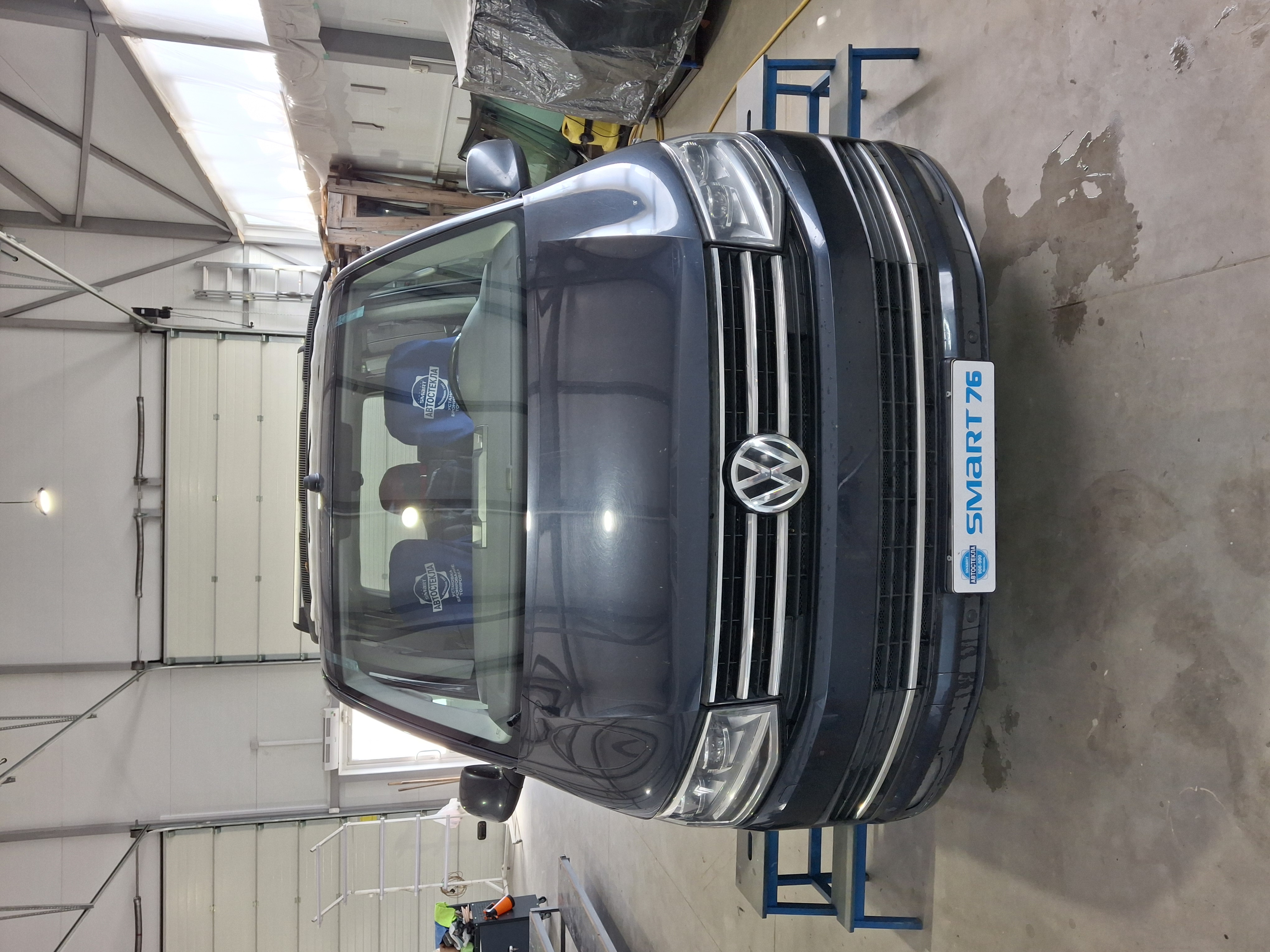 Заменили лобовое стекло на VW Caravella