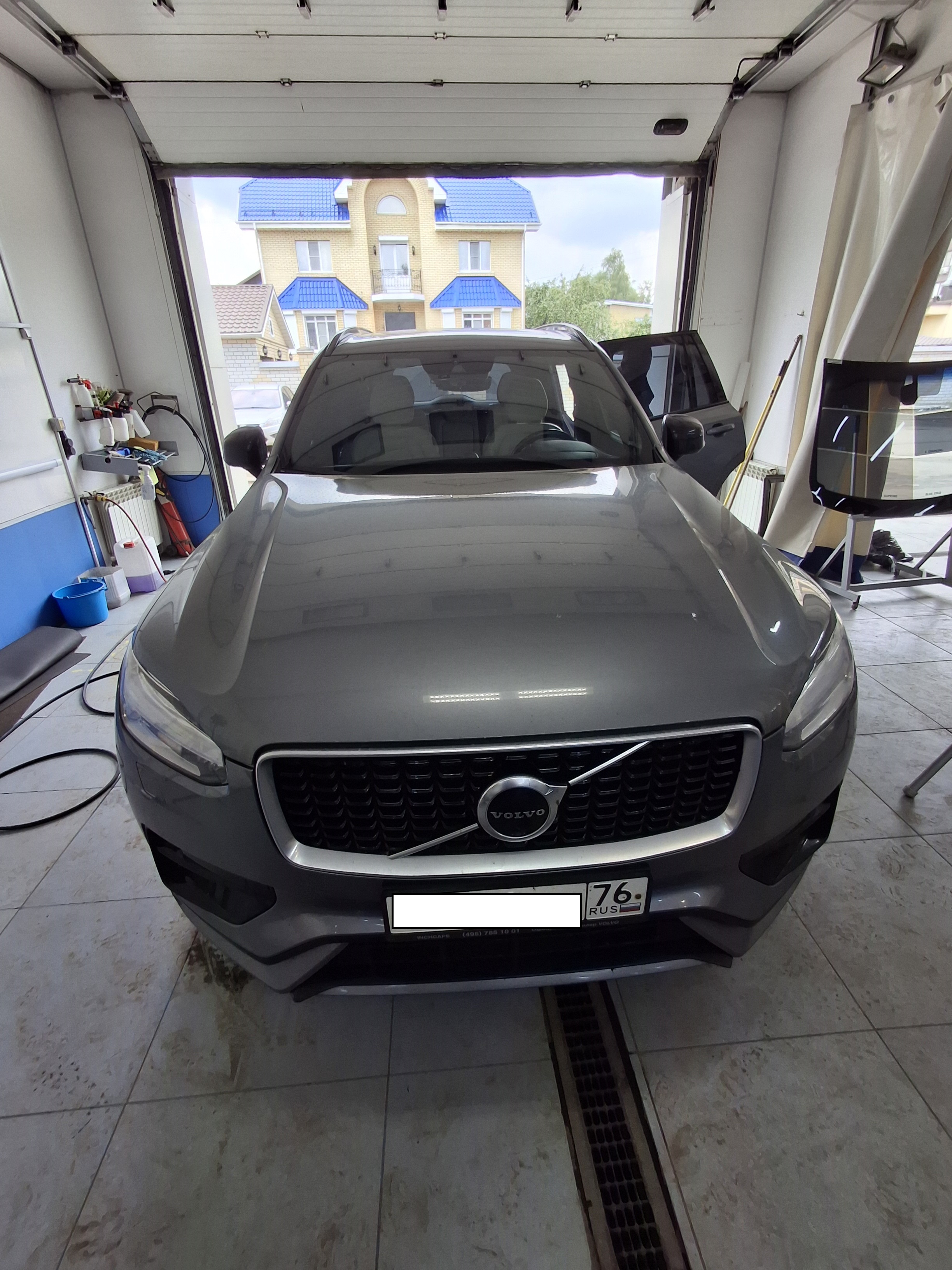 Замена лобового на Volvo