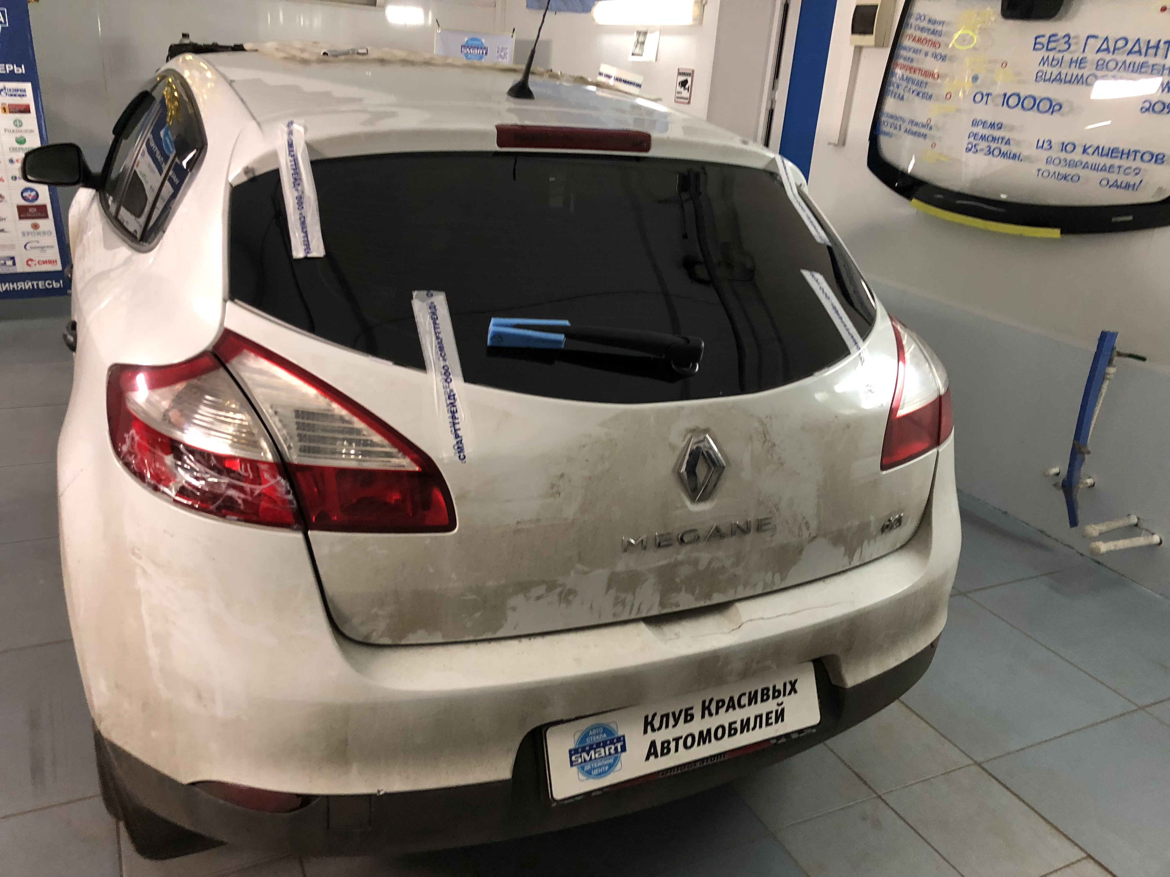 Замена заднего стекла на Renault Mégane