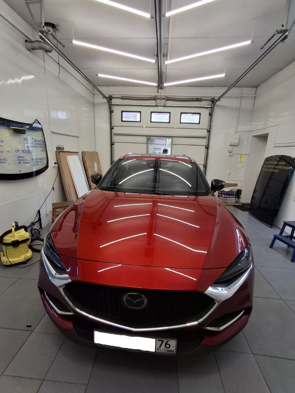 Замена лобового стекла Mazda