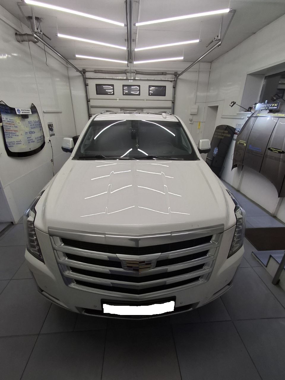 Cadillac Escalade замена лобового