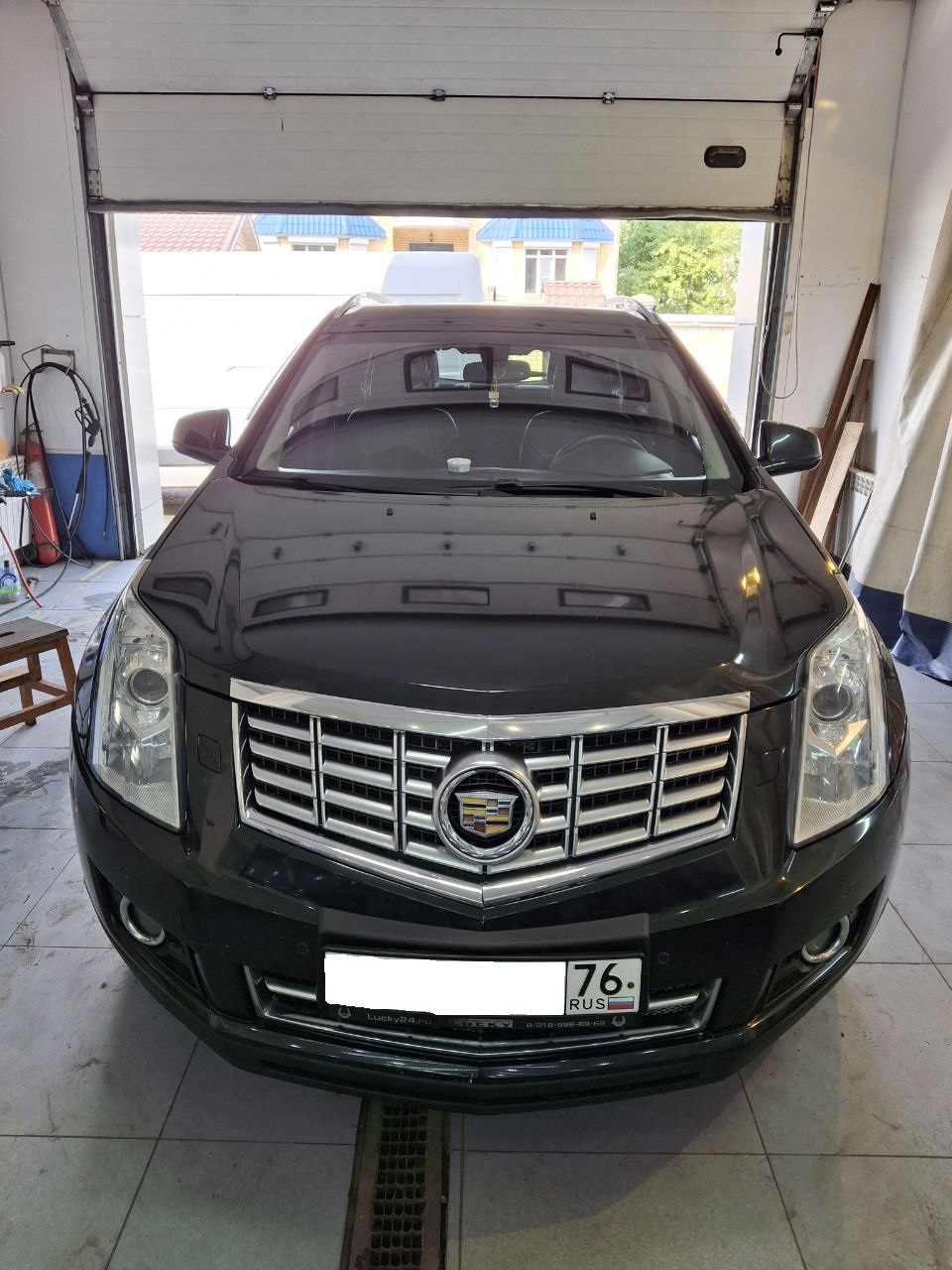 Замена лобового стекла на Cadillac