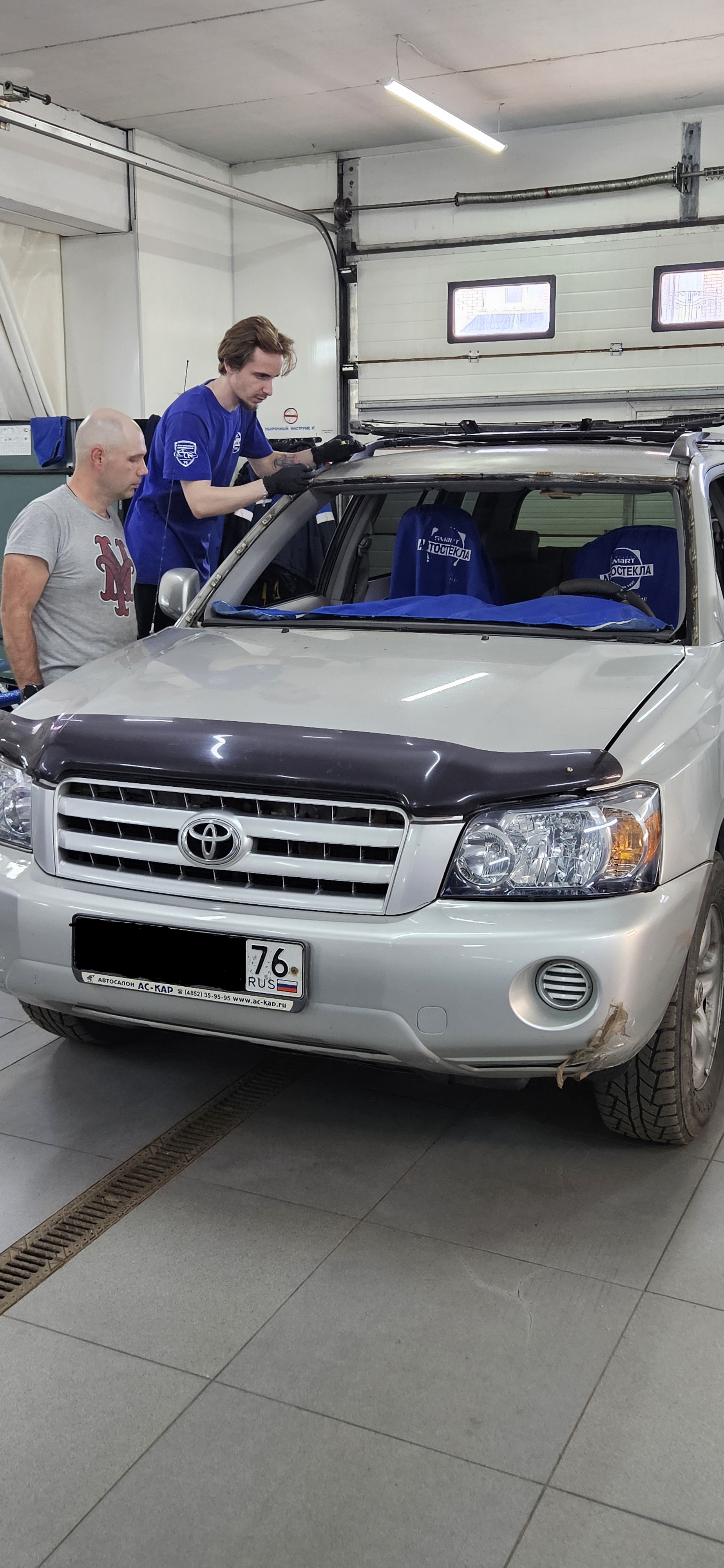 Замена лобового стекла на Toyota Highlander 