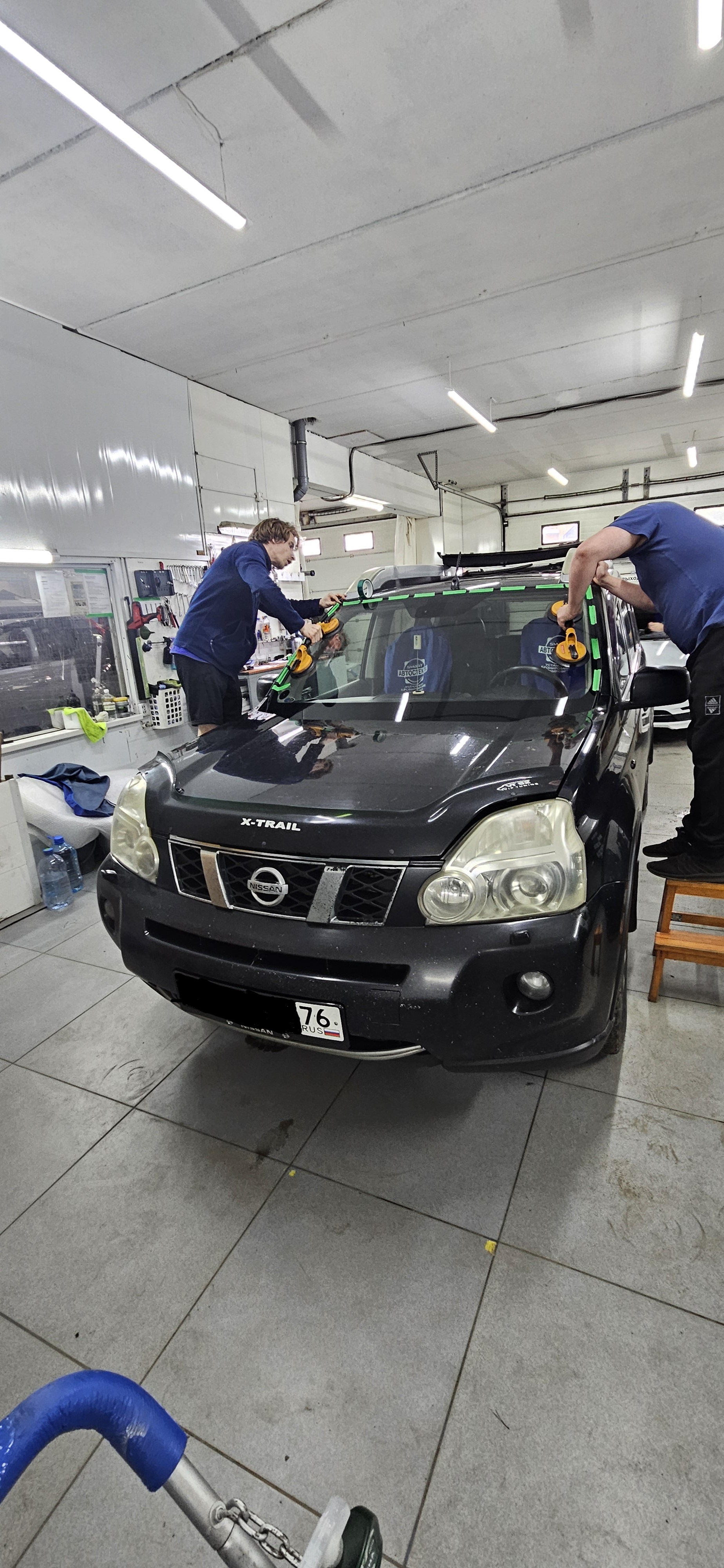 Оперативная замена лобового стекла на Nissan X-Trail: возврат к идеальной видимости