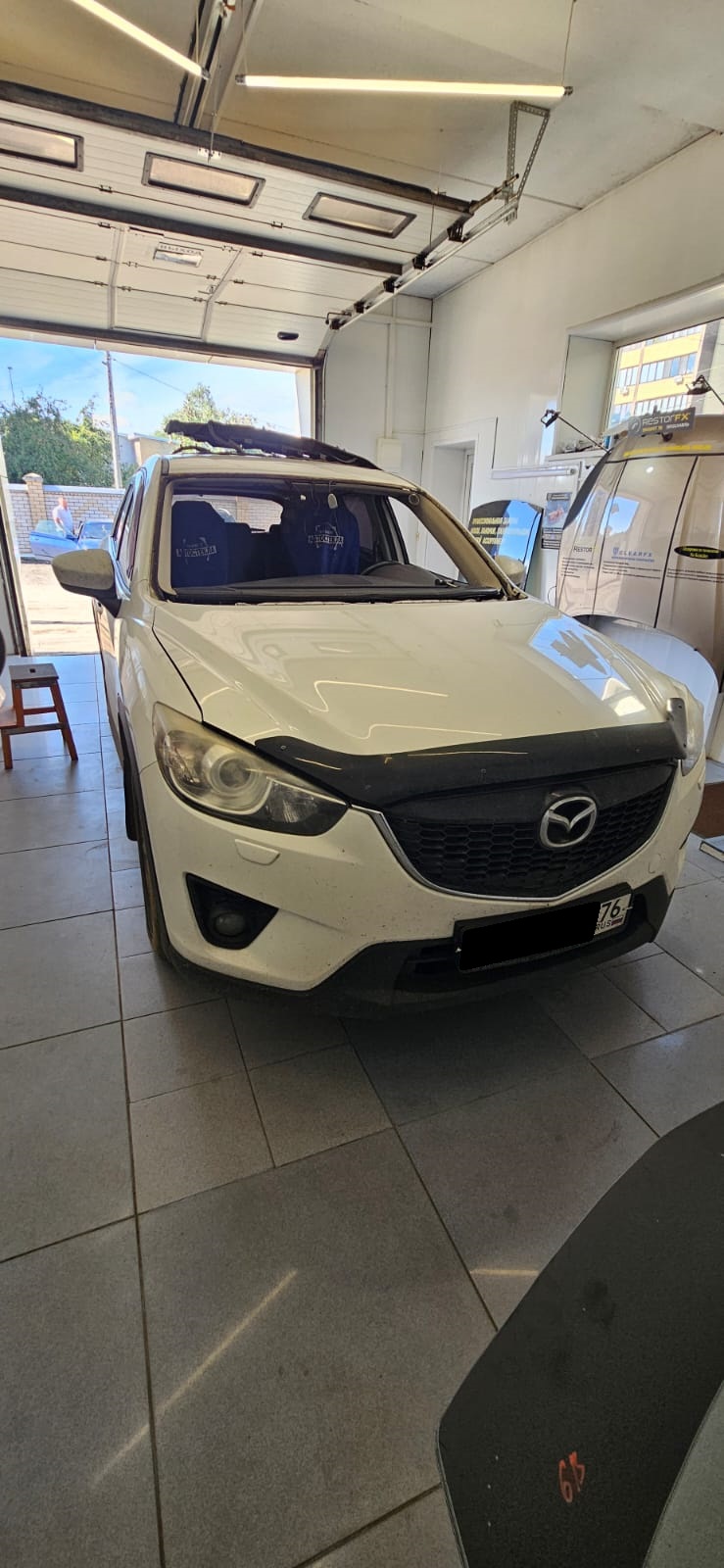 Лобовое стекло на Mazda CX-5: что важно знать перед заменой?