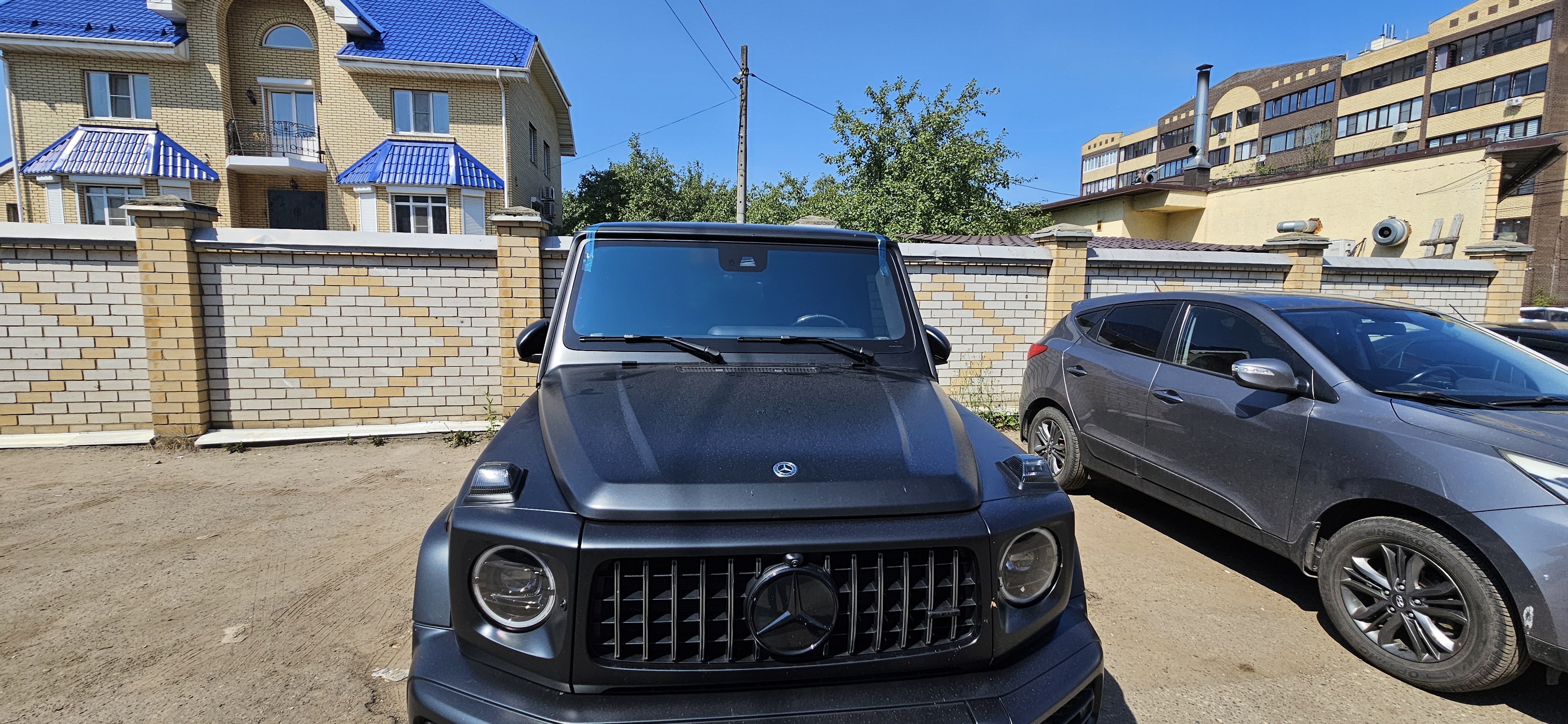 Замена лобового стекла на Mercedes-Benz G-Класс + его бронирование