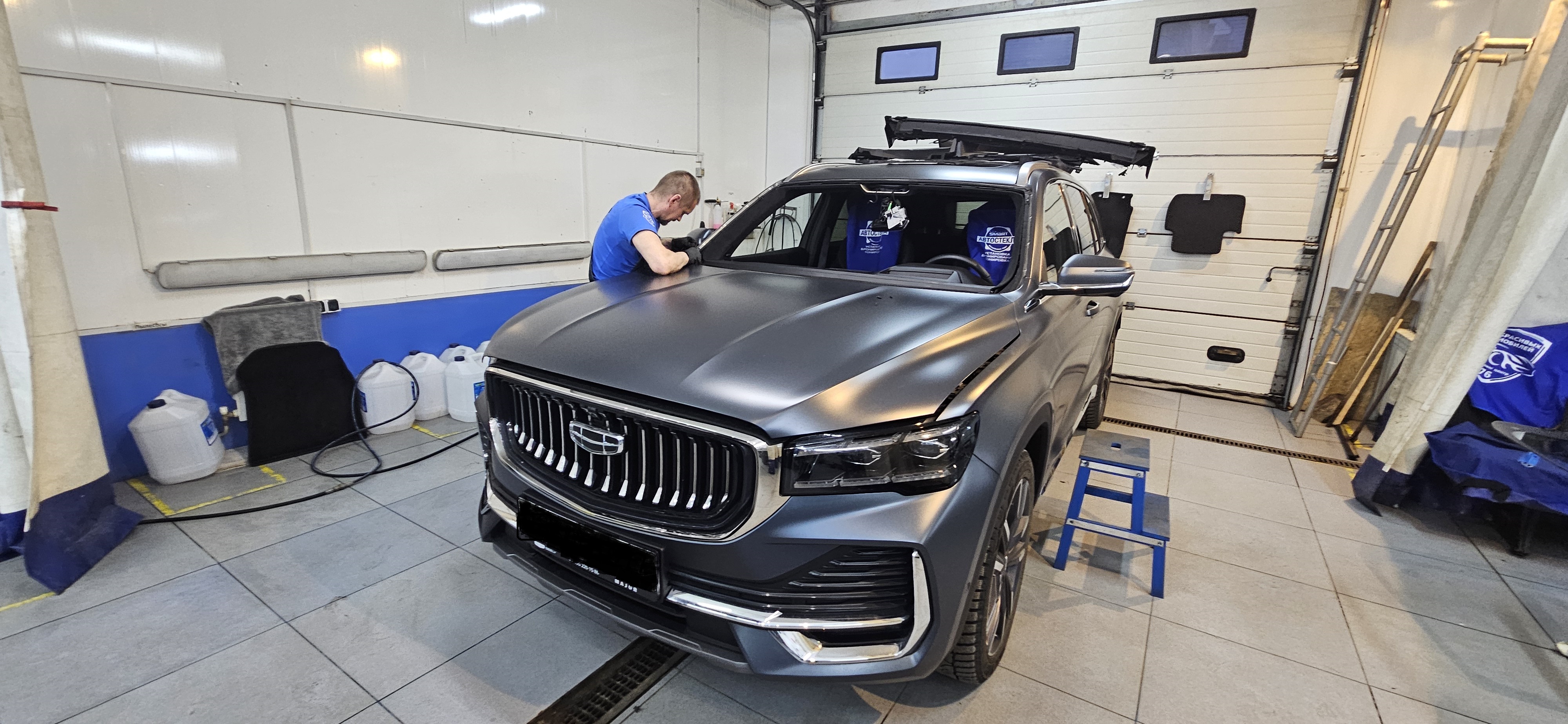 Замена лобового стекла на автомобиле GEELY MONJARO