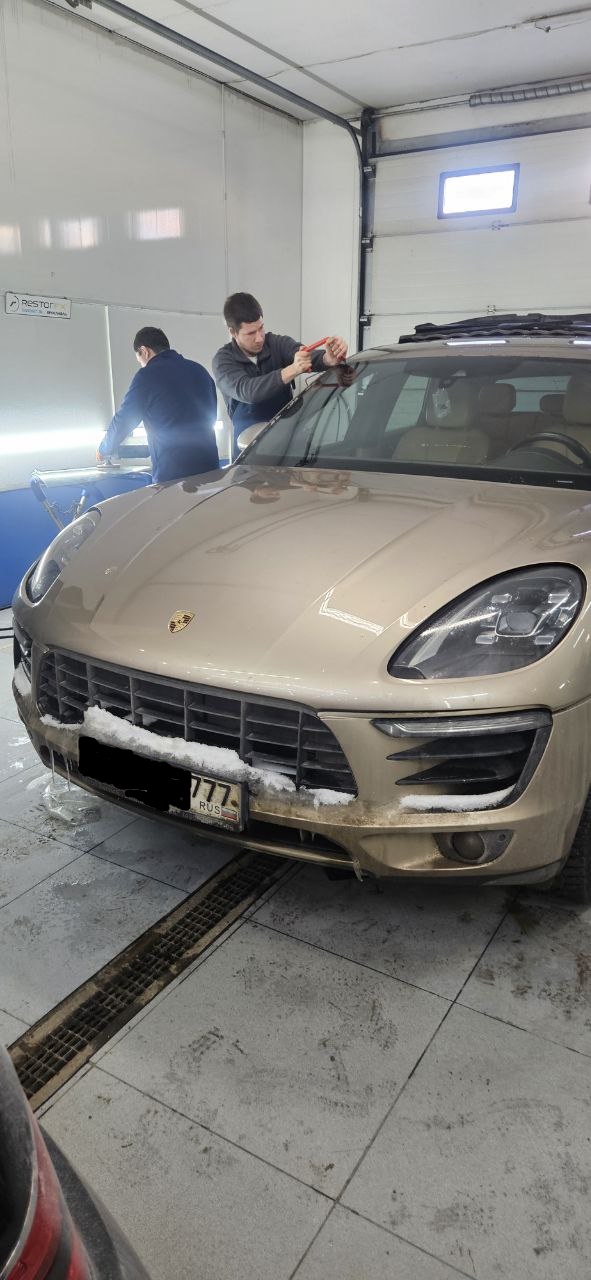 Замена лобового стекла на автомобиль Porsche Macan