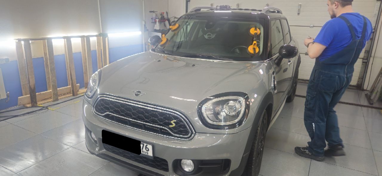 Заменили лобовое стекло на автомобиле MINI Cooper